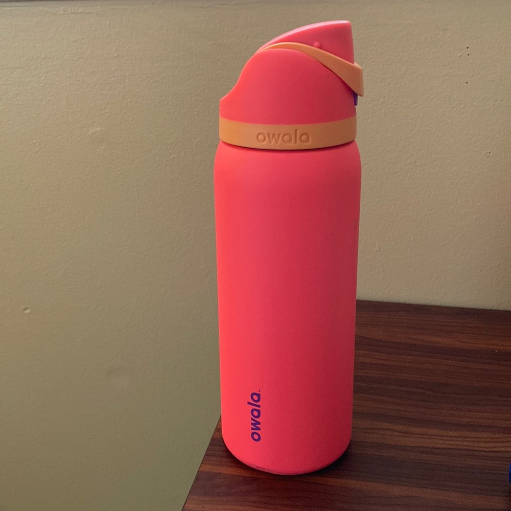 Owala 32oz Free Sip Water Bottle